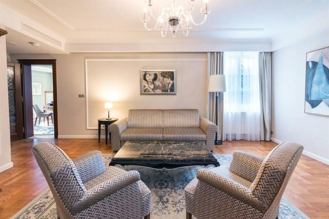 Palace Art Hotel Пезінок Екстер'єр фото