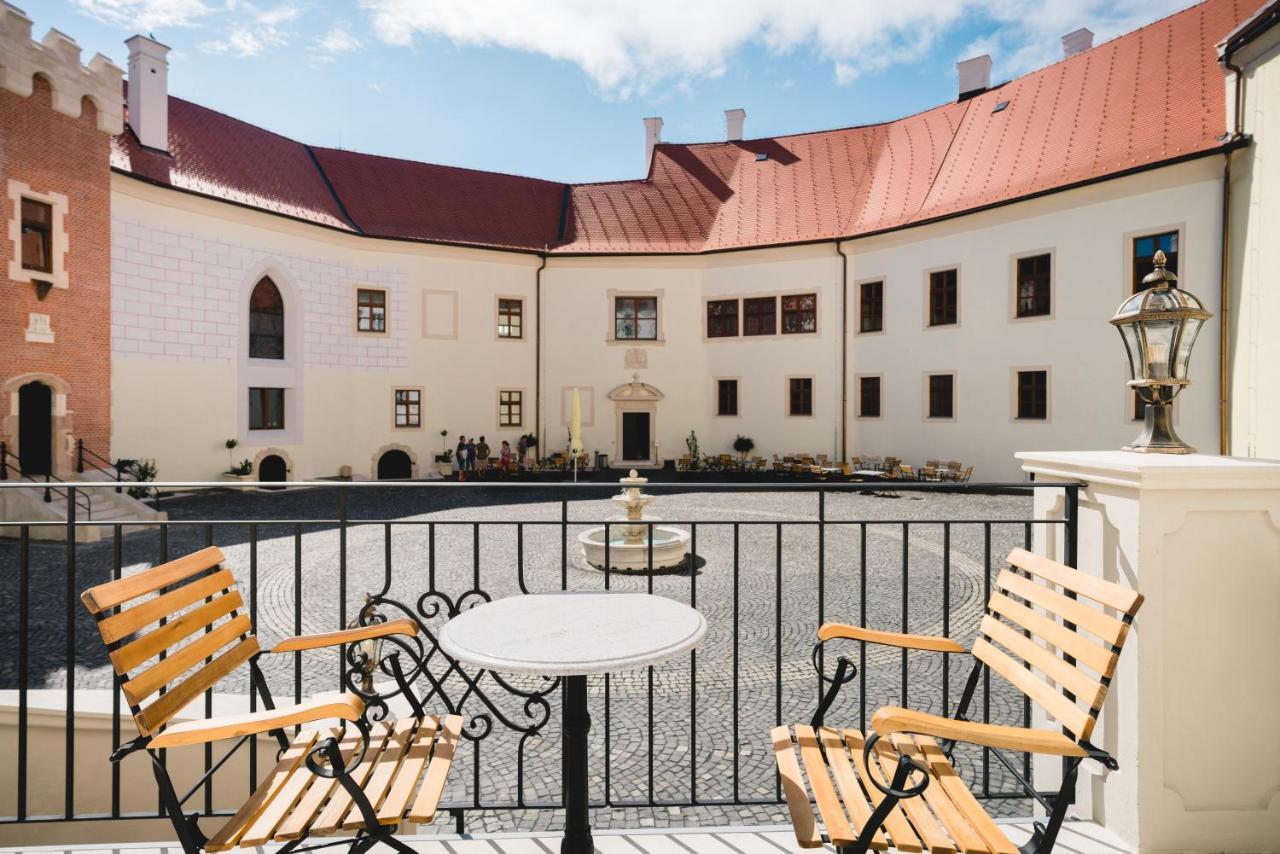 Palace Art Hotel Пезінок Екстер'єр фото
