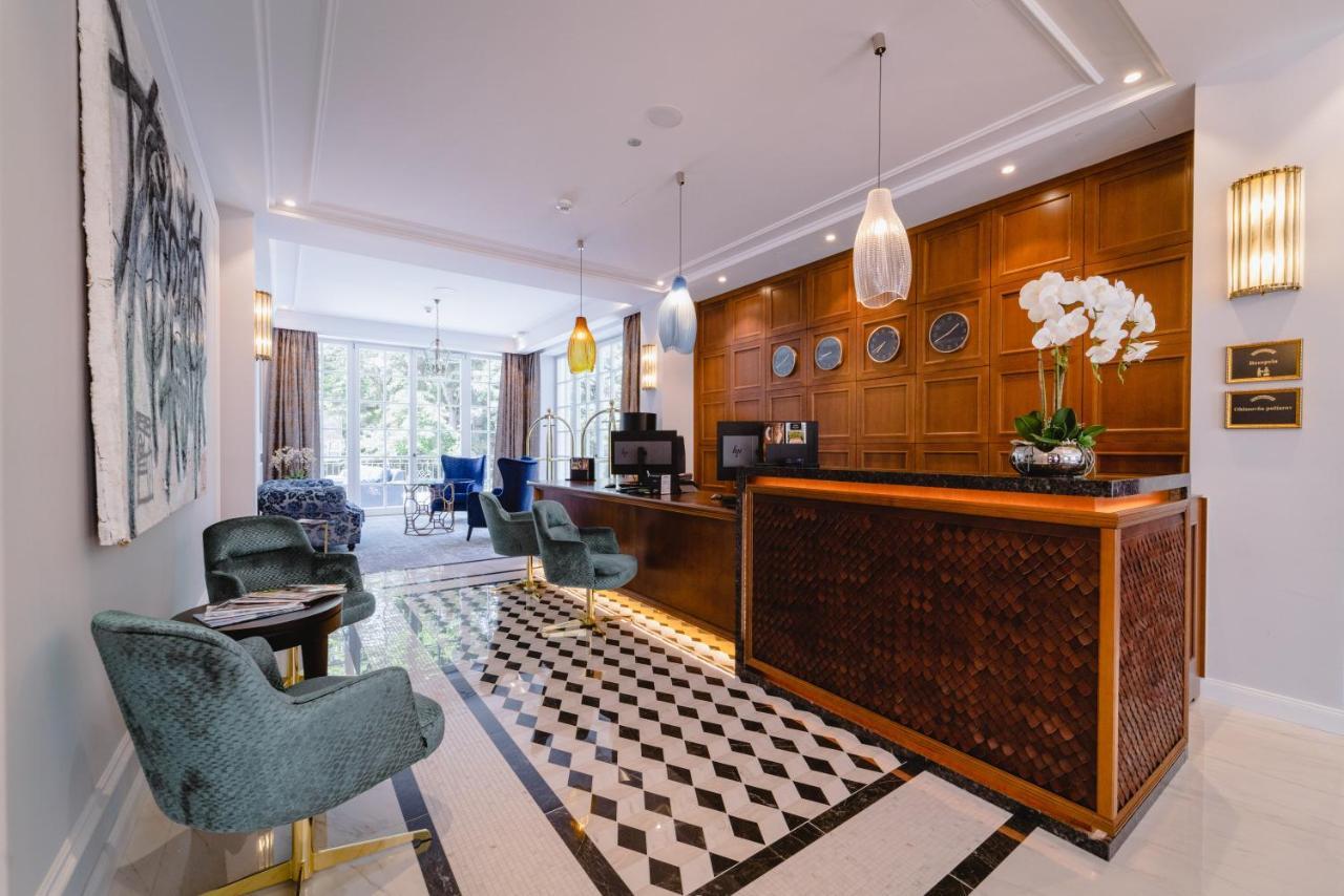 Palace Art Hotel Пезінок Екстер'єр фото