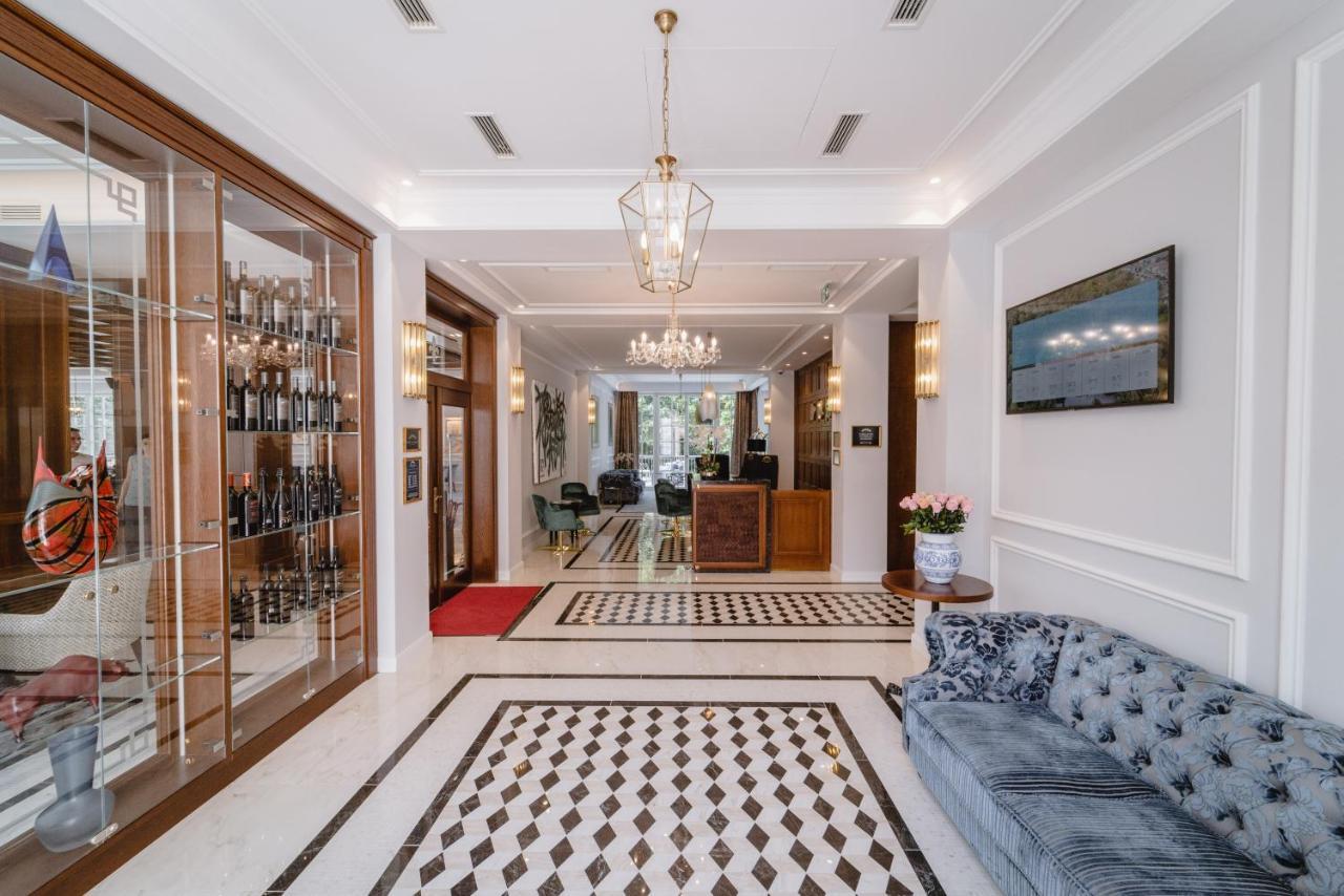 Palace Art Hotel Пезінок Екстер'єр фото