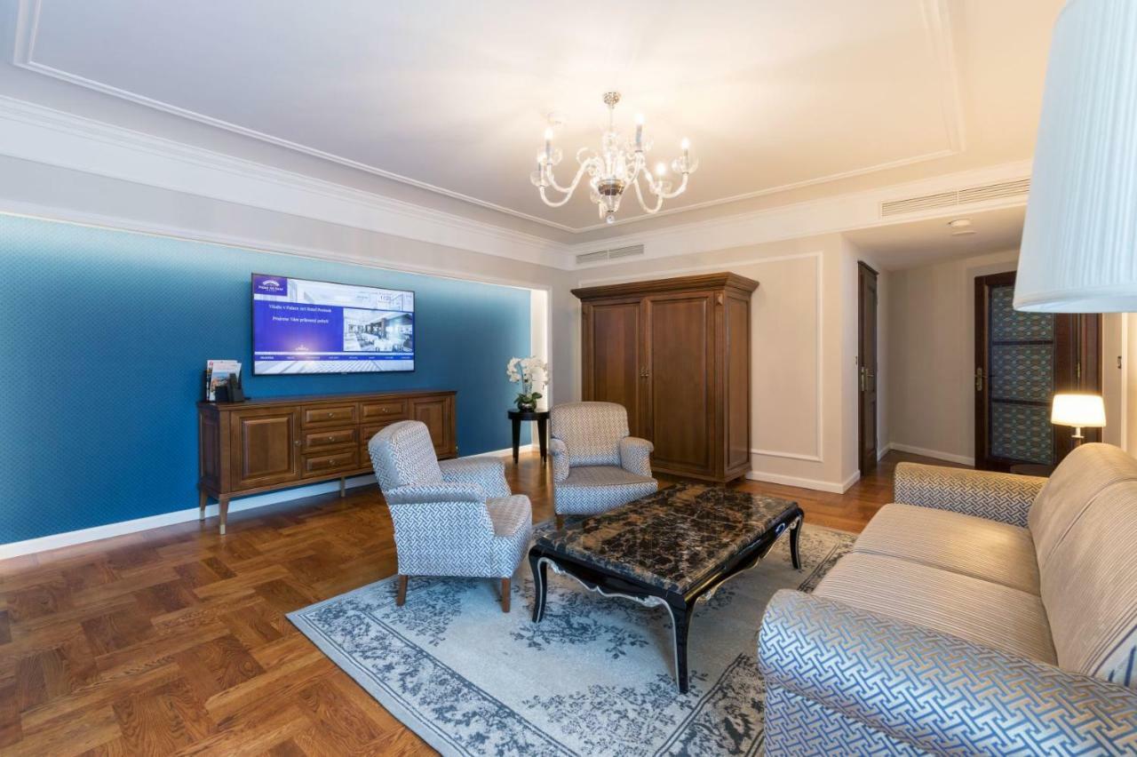 Palace Art Hotel Пезінок Екстер'єр фото