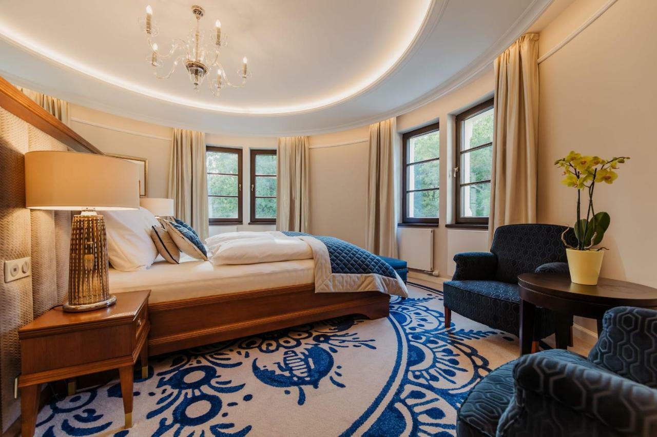 Palace Art Hotel Пезінок Екстер'єр фото