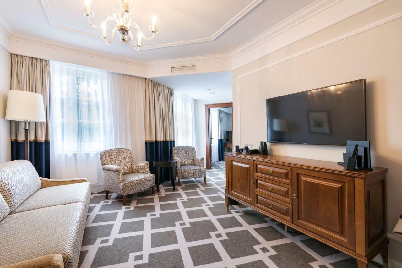 Palace Art Hotel Пезінок Екстер'єр фото