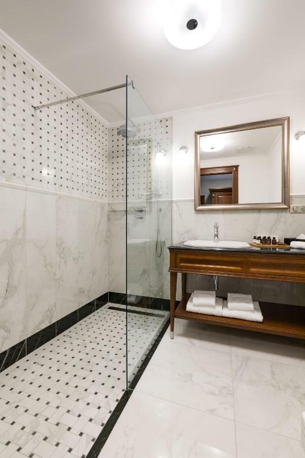 Palace Art Hotel Пезінок Екстер'єр фото